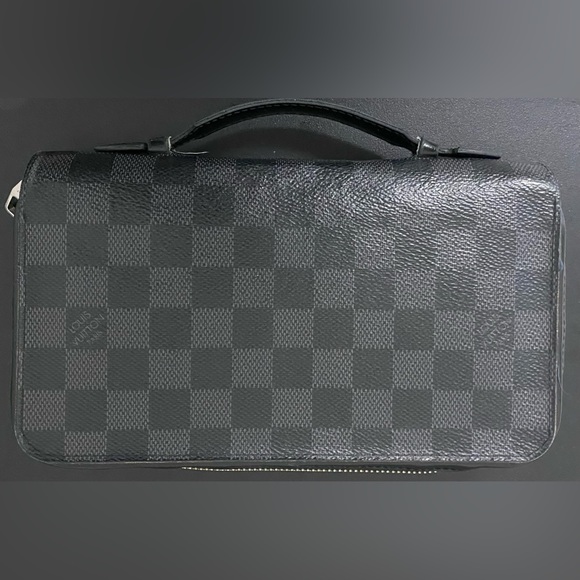 LOUIS VUITTON. DAMIER GRAPHITE ZIPPY XL - Picture 1 of 3